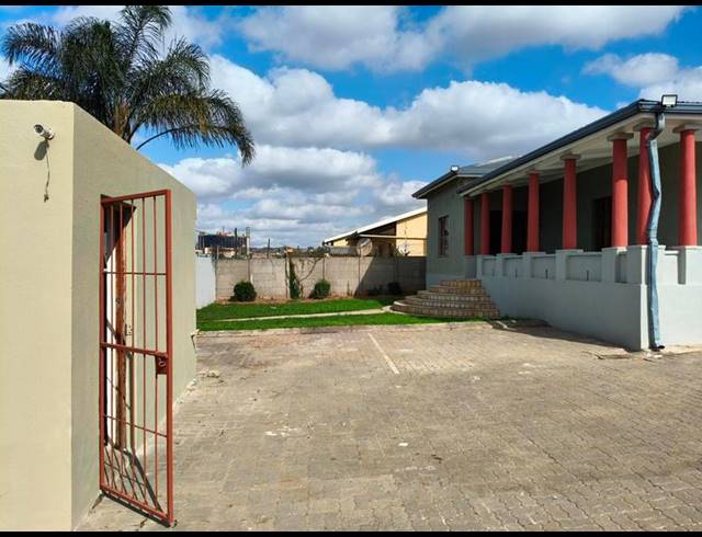 14 BEDROOM HOUSE FOR SALE IN NORWOOD